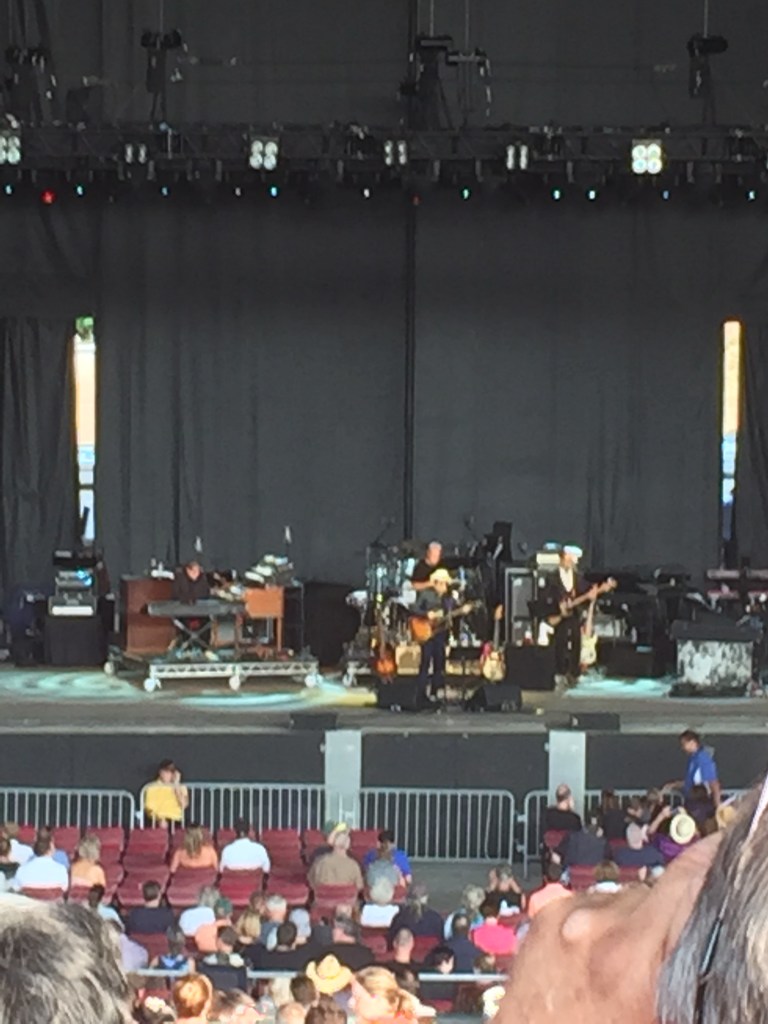 Elvis (Costello)!!!!  In the Building!! 